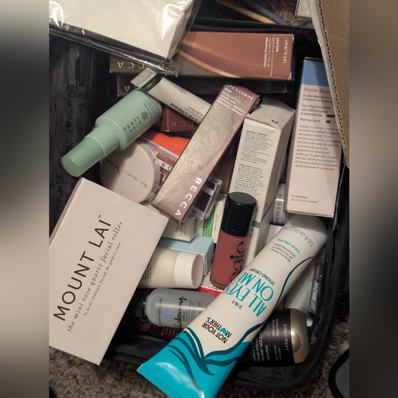 11 Pounds Of New And Sampled Assorted Beauty and Skincare Collection - Picture 5 of 16